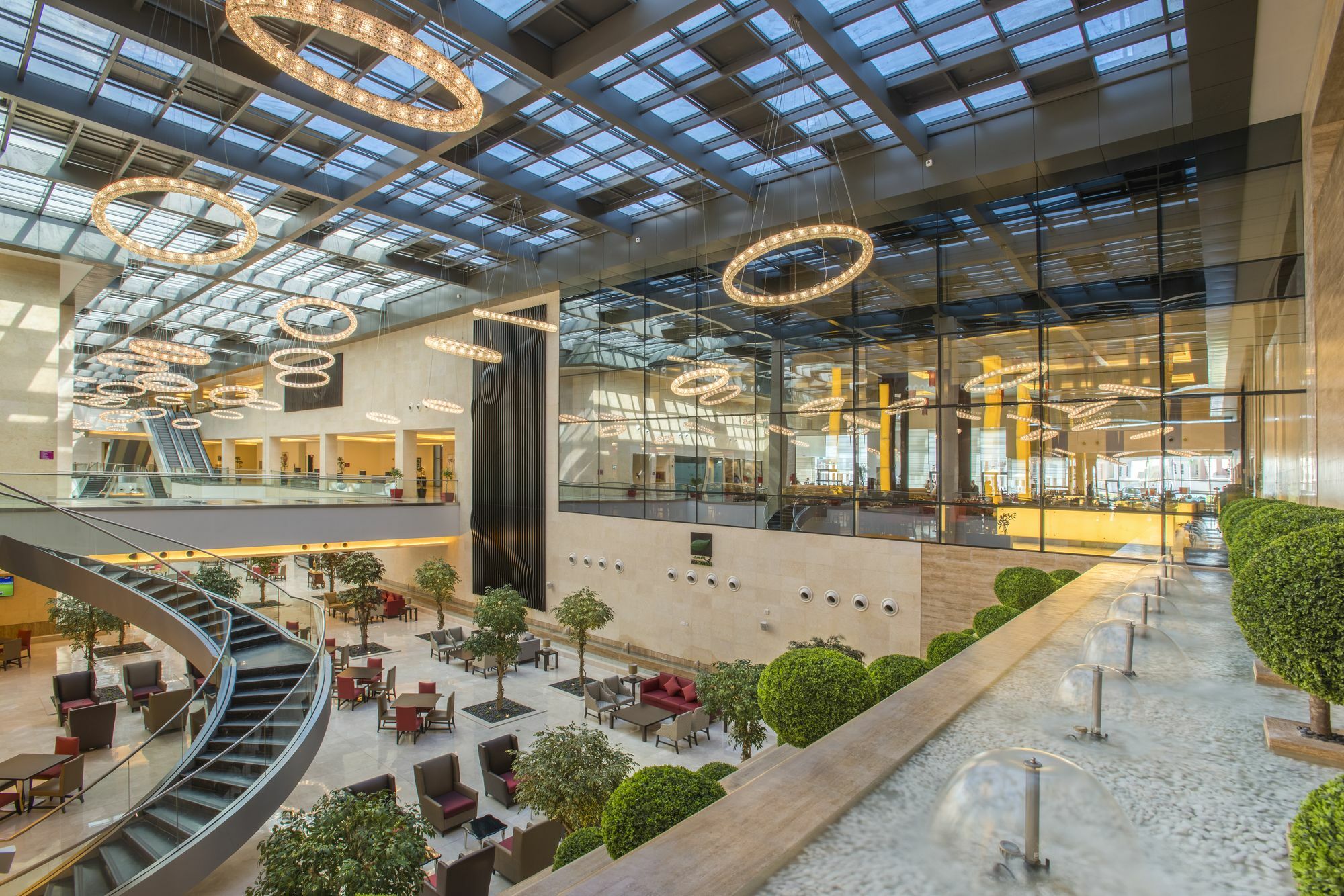 Crowne Plaza Riyadh - Rdc Hotel & Convention By Ihg Eksteriør bilde The lobby of the hotel